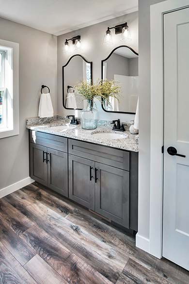 Master bath of a home for sale in Warsaw, Indiana